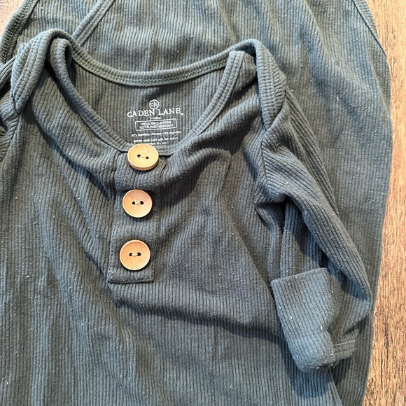 Caden Lane NB Knotted Gown - Picture 2 of 2